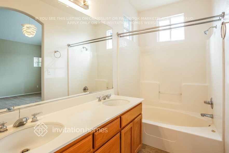 Building Photo - 2547 Foghorn Way