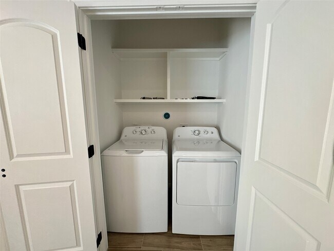 Building Photo - 11559 Persimmon St