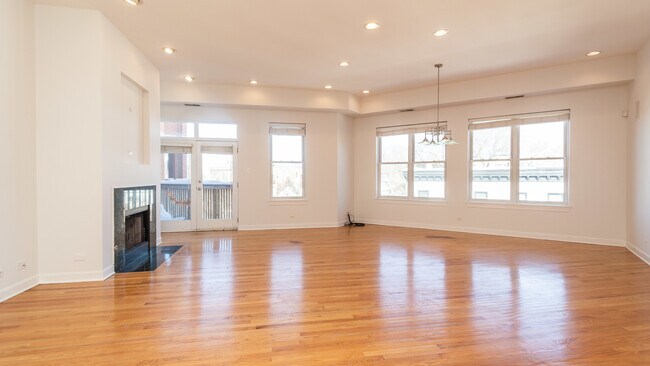 Building Photo - 845 W Altgeld St