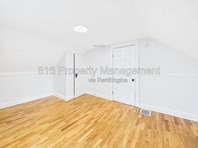 Building Photo - 836 N Montgall Ave