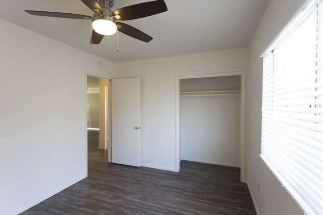 Building Photo - Beautiful 2 Bedroom in Ocean Beach with TW...