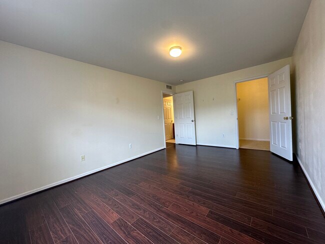 Building Photo - 15312 Yale Dr