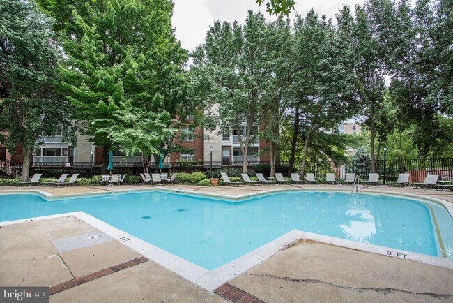 Building Photo - 1511 Lincoln Way