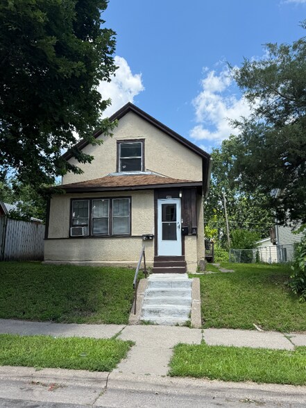 Primary Photo - 597 Thomas Ave W