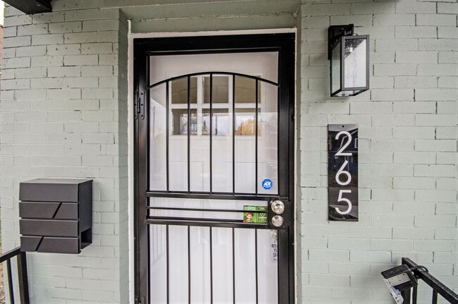 Building Photo - Lower Unit - Newly Constructed - 2 bed/2 b...