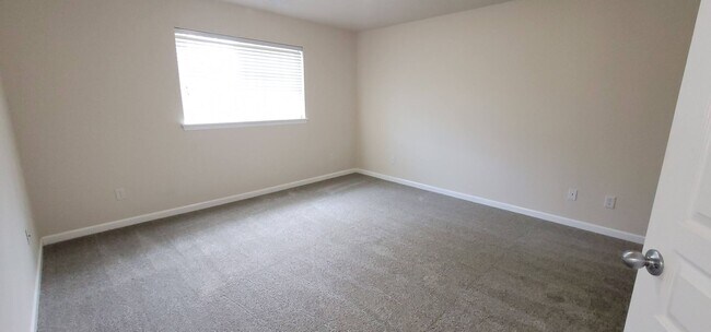 Building Photo - Lovely Townhome in North Gilham!