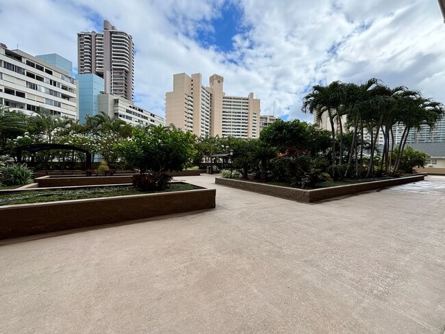 Building Photo - Chateau Waikiki - 1/1/1 - $2,700- Includes...