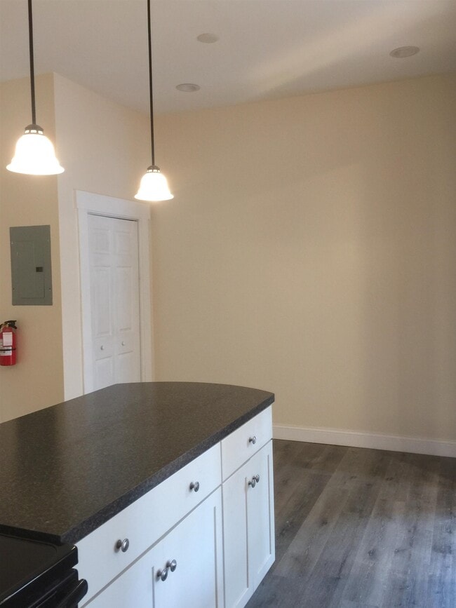 Building Photo - 368 Central St