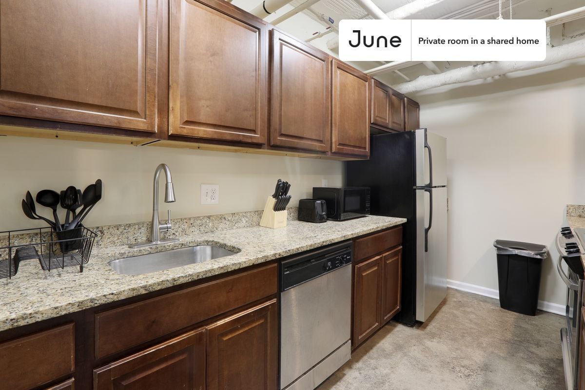 Building Photo - Room in Shared 5 bed/2 bath home in Dupont Circle