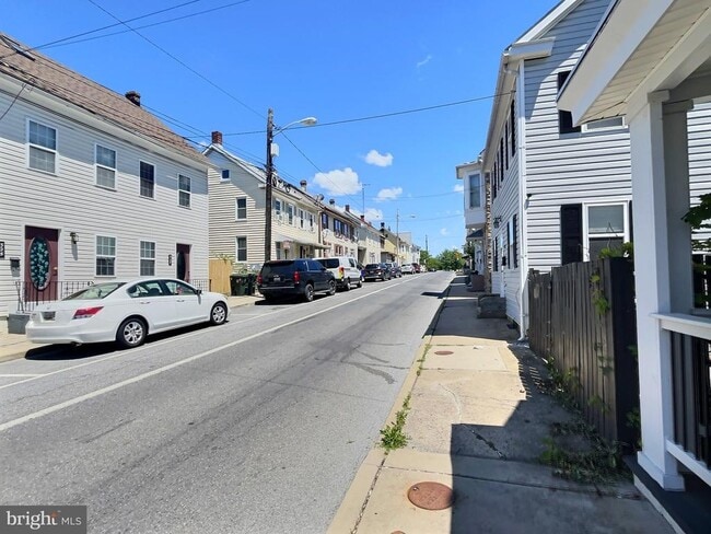 Building Photo - 322 N Cannon Ave