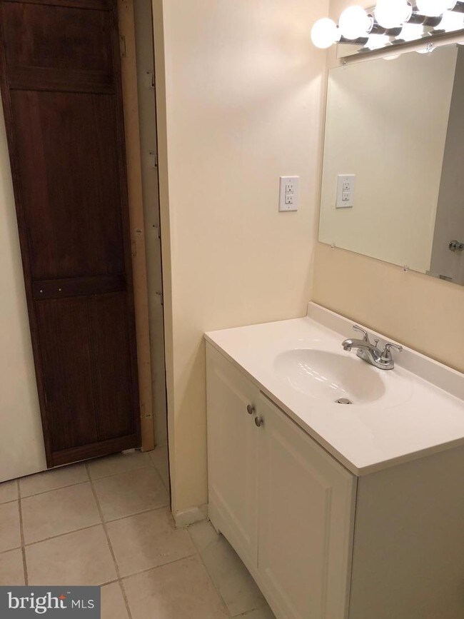 Building Photo - 1007 Yardley Commons