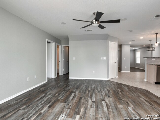 Building Photo - Spacious 5BR Home in NW San Antonio | Deck, High Ceilings & Prime Alamo Ranch Location