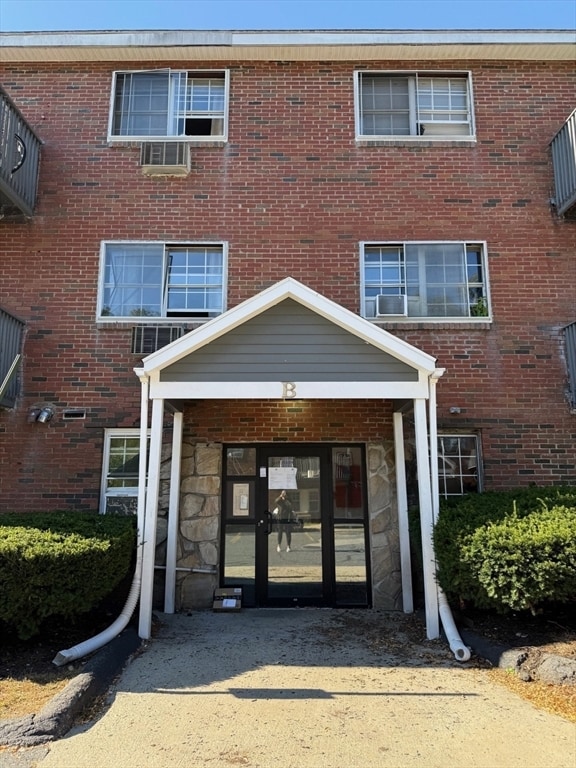 Building Photo - 302 Boston Post Rd E