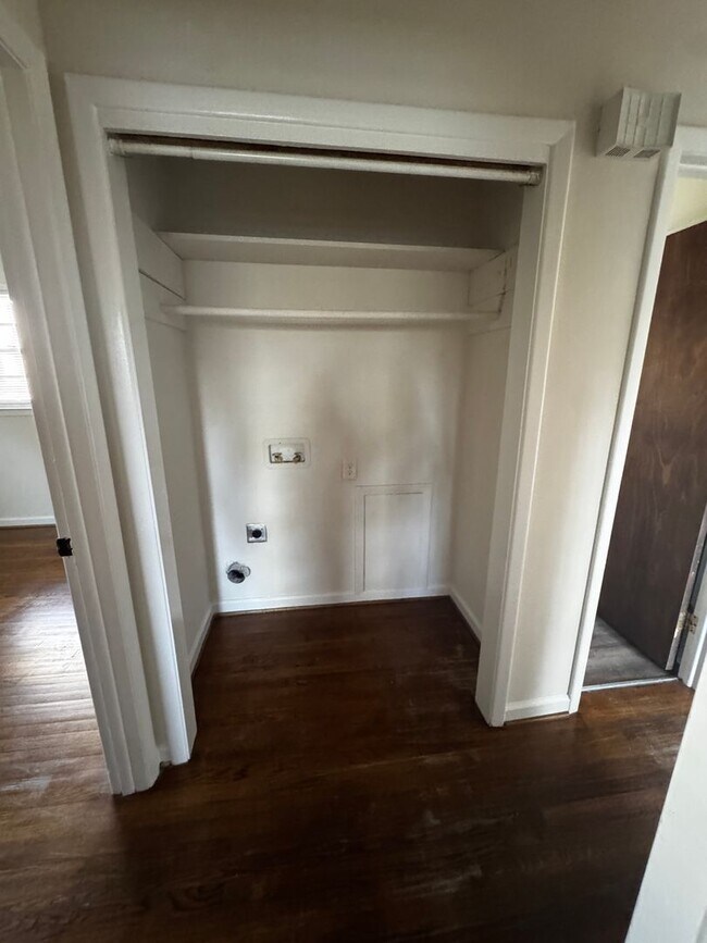 Building Photo - 3 Bedroom House in Worthdale Neighborhood of Raleigh