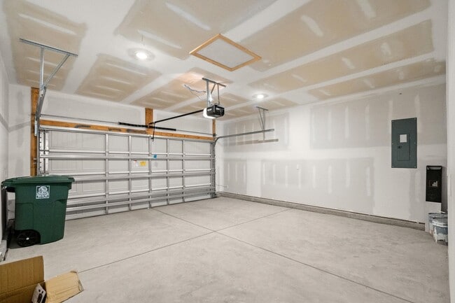 Building Photo - 2048 Copper Crk Lp