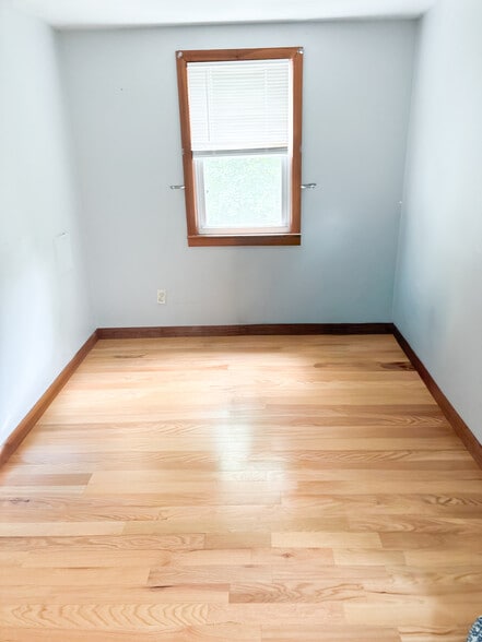 Building Photo - 11 Livingstone Ave