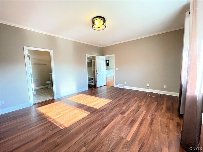 Building Photo - 5983 Paradise Cir