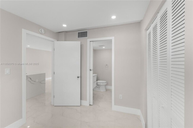 Building Photo - 1331 Lincoln Rd