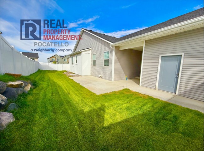 Building Photo - Beautiful Brand New 6 bedroom 3.5 bahtroom...