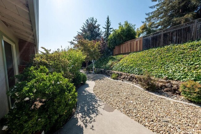 Building Photo - Lafayette Quail Creek Single Story 4BD/2.5BA