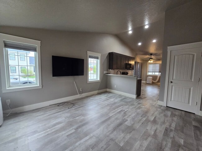 Building Photo - 4 bed 2 bath home in Josephine Crossing