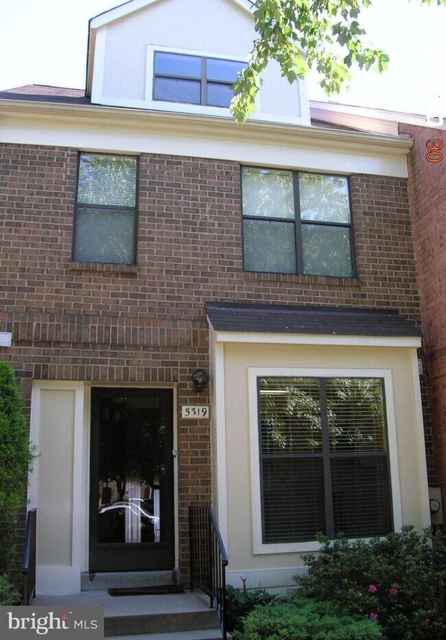 Building Photo - 5319 King Charles Way