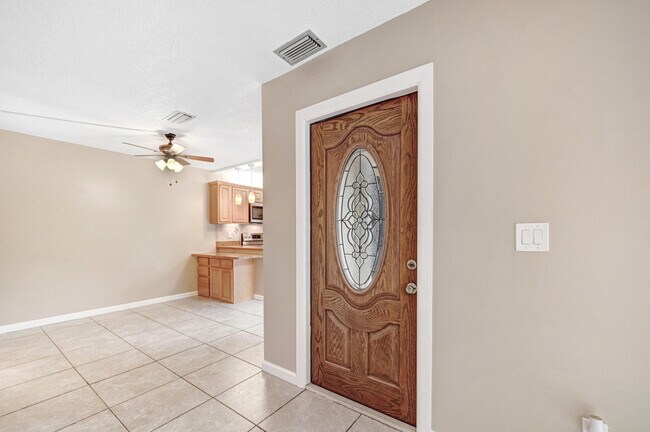 Building Photo - 2111 Vista Oaks Cir NE