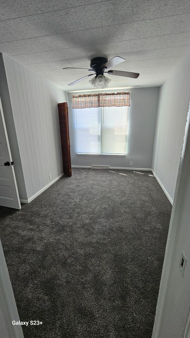 Building Photo - Spacious 4 Bedroom