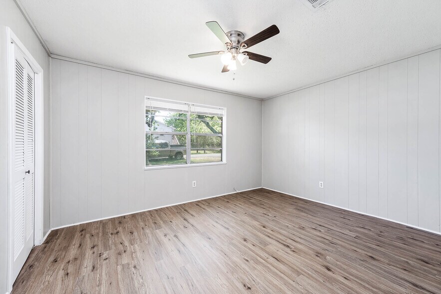 Bedroom - 4111 Victoria Ave