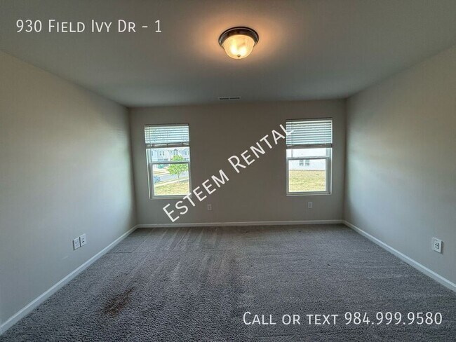 Building Photo - 930 Field Ivy Dr