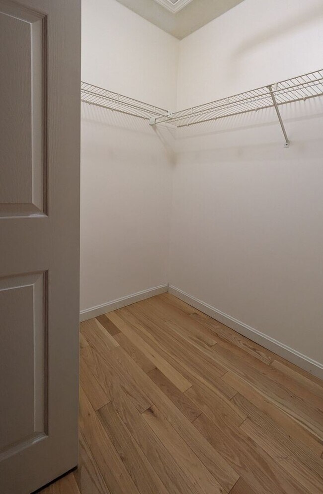 Building Photo - Spacious 3-Bedroom Condo in Lebanon, NH