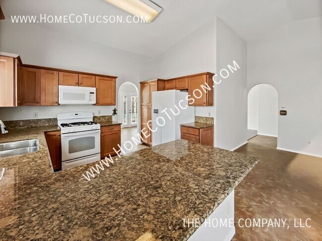 Building Photo - 9232 E Big Sky Ln