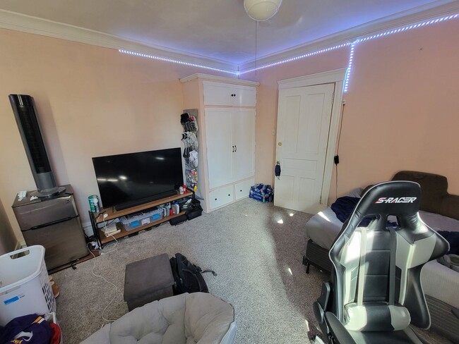 Building Photo - 2115 E 1st St