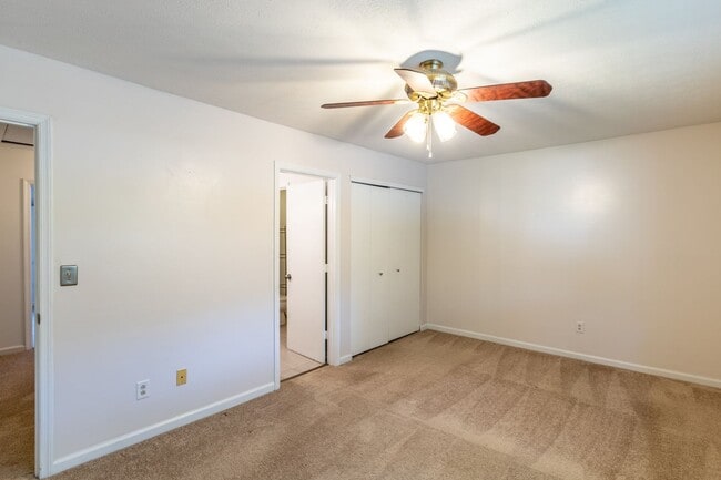Building Photo - 110 Woodlake Dr