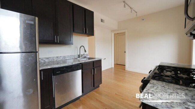 Building Photo - 1 bedroom in CHICAGO IL 60613