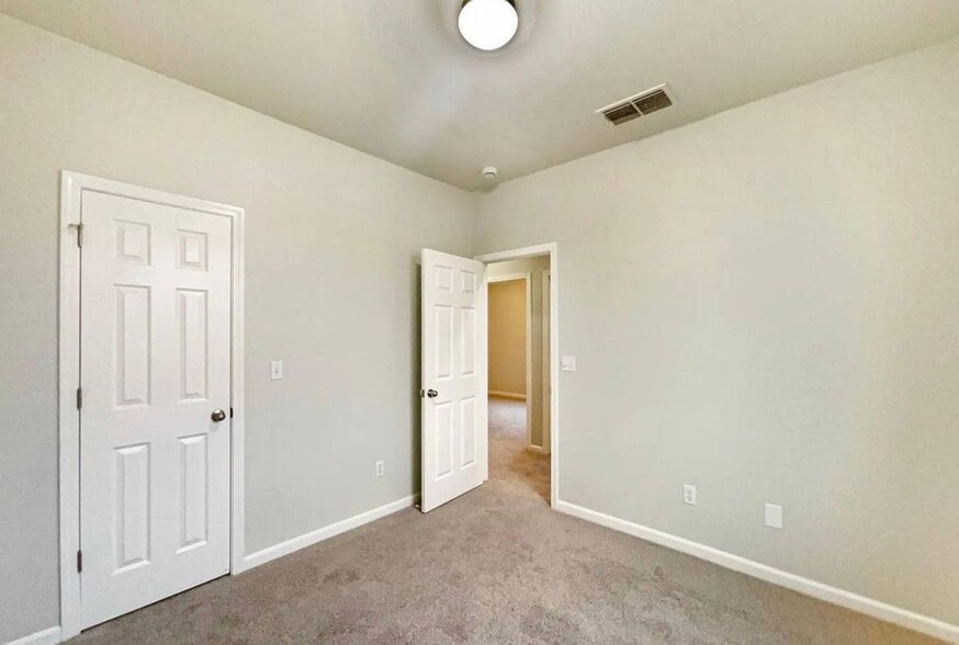 Building Photo - 3039 Torland St