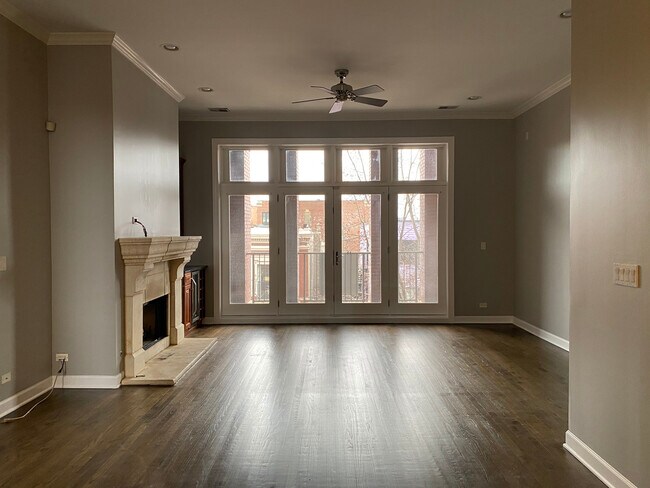 Building Photo - 838 W Armitage Ave