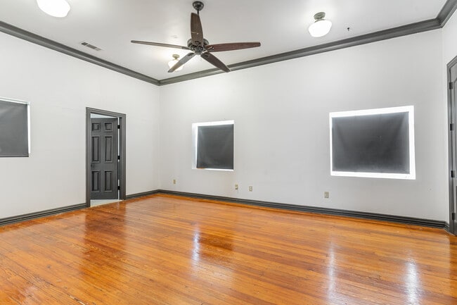 Building Photo - 2602 Kings Rd