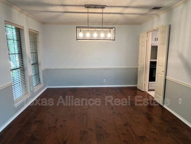 Building Photo - 741 Sparrow Ln