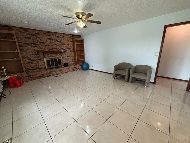 Building Photo - 1417 Matthew Dr