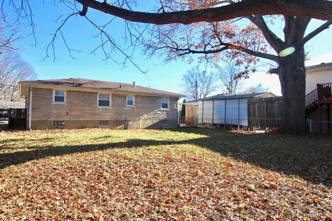 Building Photo - Super 3-brm stone ranch with basement in e...