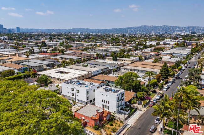 Building Photo - 2057 1/2 S Garth Ave