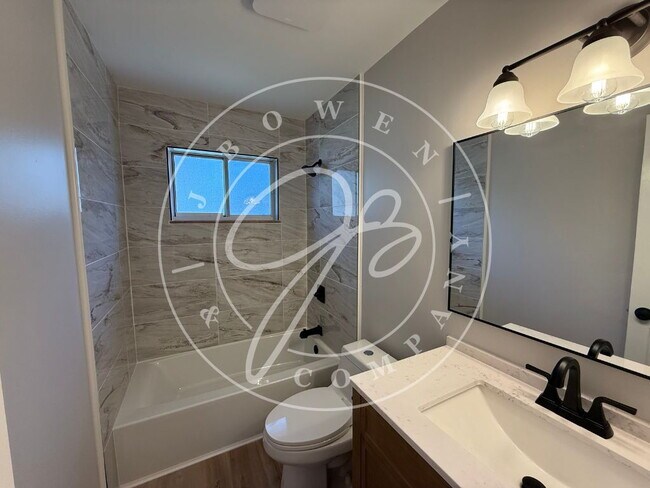 Building Photo - Beautiful  4-Bedroom Home in Maumee with S...