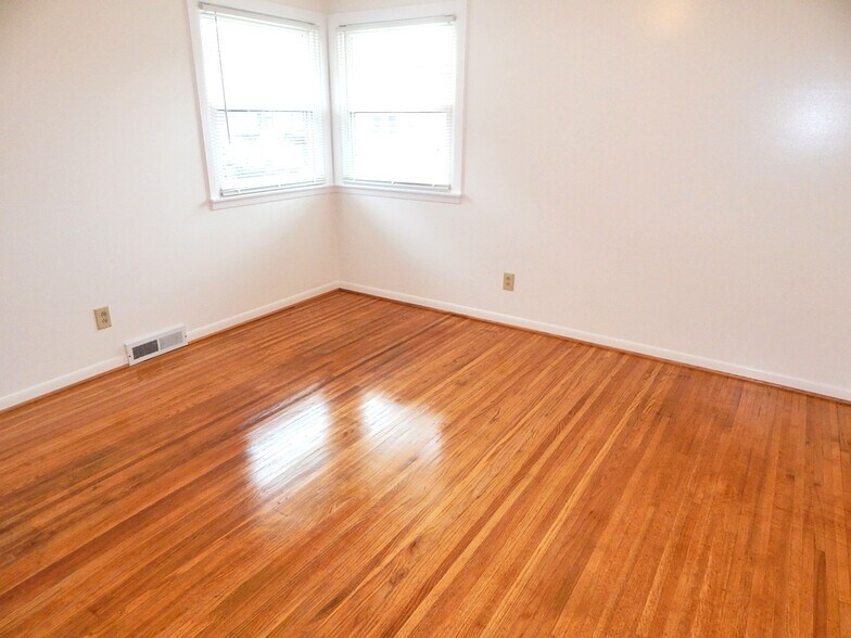 Building Photo - 132 Independence St