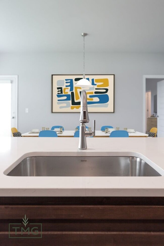 Building Photo - New Listing! Enclave at Parker Village!