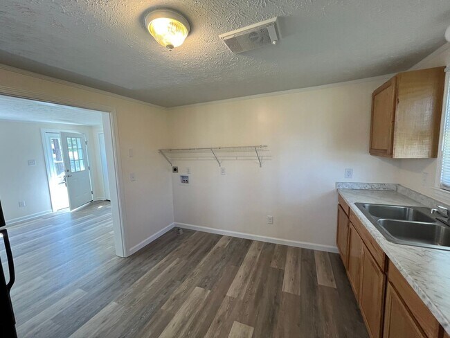 Building Photo - 440 Dudley St