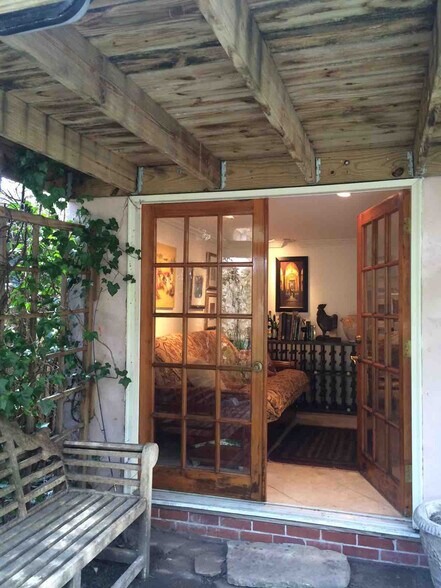 Building Photo - 1023 Crawford St