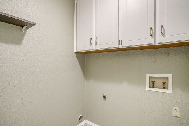 Building Photo - Spacious 3 Bed. 2 Bath Rental Ready for New Tenants- HEB ISD- 76040