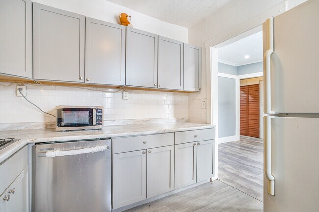 Building Photo - 1707 W Wallen Ave