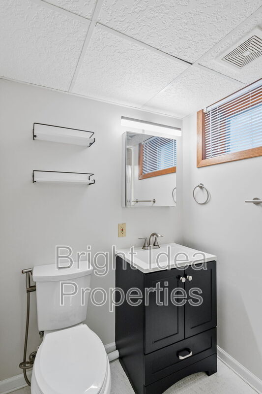 Building Photo - 1721 Sheridan Ave W
